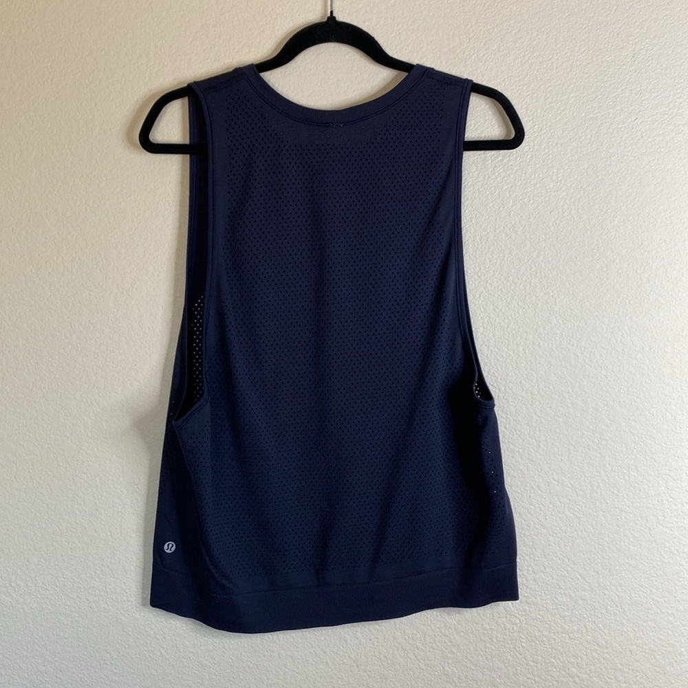 Lululemon Breeze By muscle tank in midnight navy Sz? - Picture 4 of 5